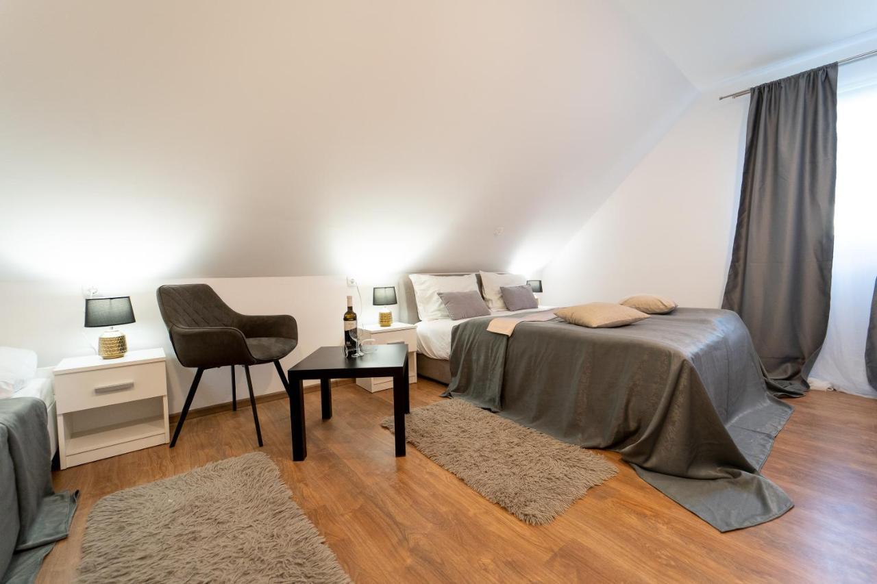 Rooms & Apartment Milan Saborsko Eksteriør billede