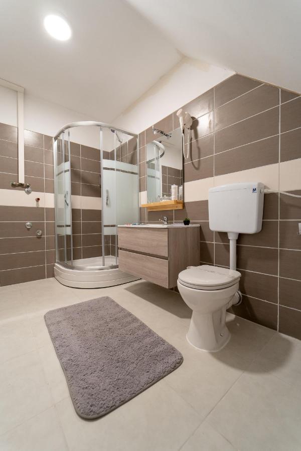 Rooms & Apartment Milan Saborsko Eksteriør billede