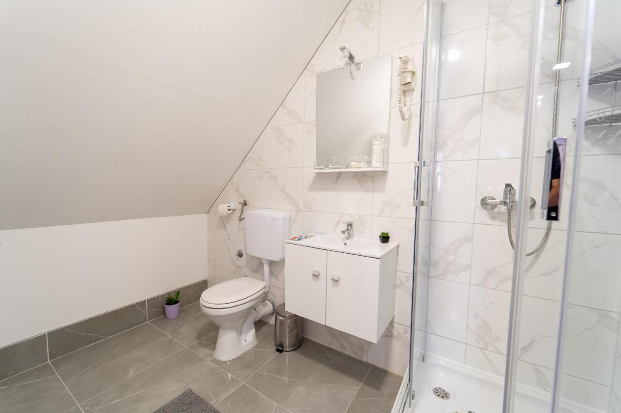 Rooms & Apartment Milan Saborsko Eksteriør billede