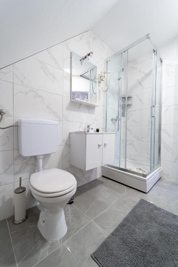 Rooms & Apartment Milan Saborsko Eksteriør billede