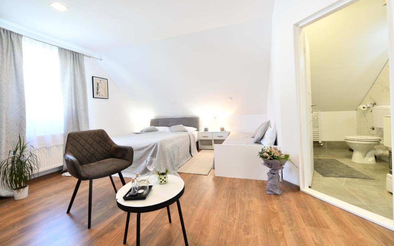 Rooms & Apartment Milan Saborsko Eksteriør billede