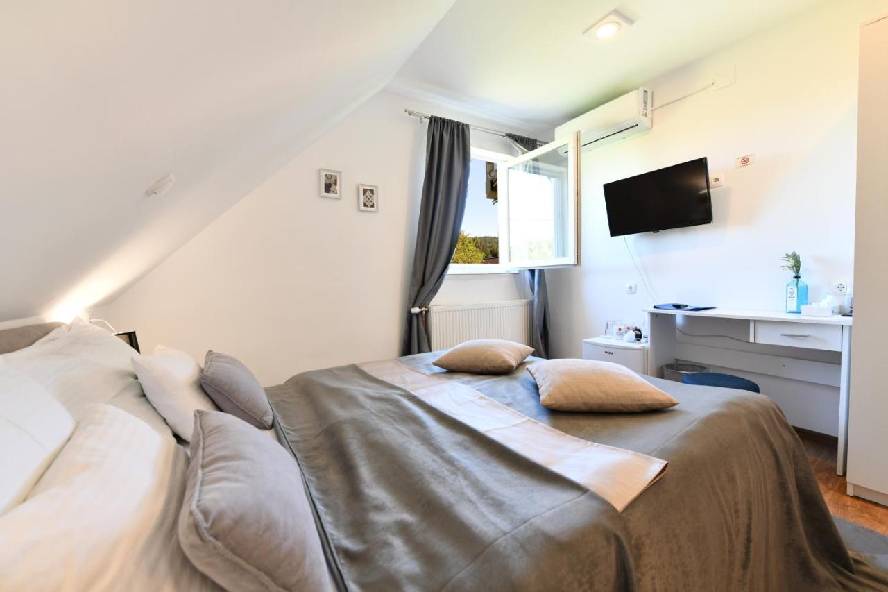 Rooms & Apartment Milan Saborsko Eksteriør billede